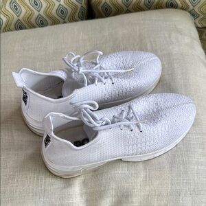 Pony PP2 Golden Ladies White Athletic Shoes Lightweight Knit Design, Gently Used